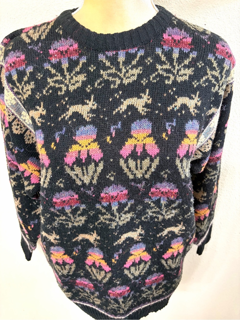 Vintage Floral Bunny Pattern Crewneck Sweater Medium - Picture 3 of 9